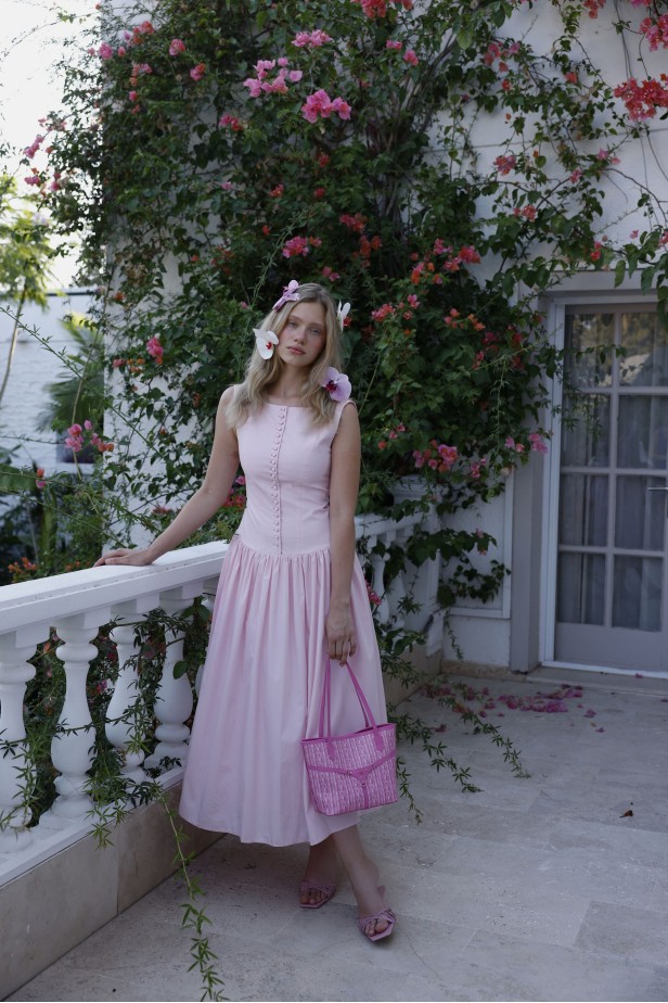 LILY PEMBE UZUN ELBİSE
